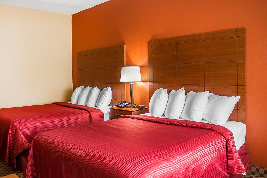 Quality Inn Manitowoc Room photo