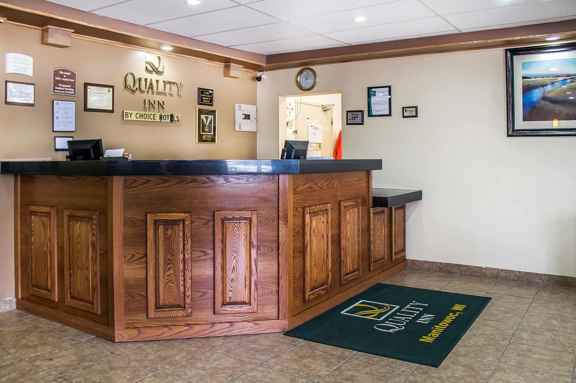 Quality Inn Manitowoc Exterior photo